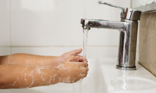 This is what parents need to know about the coronavirus - hands